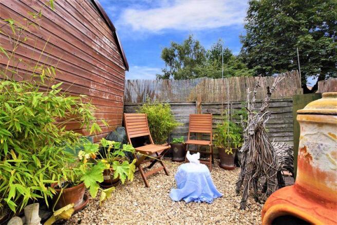 COSY GARDEN AREA