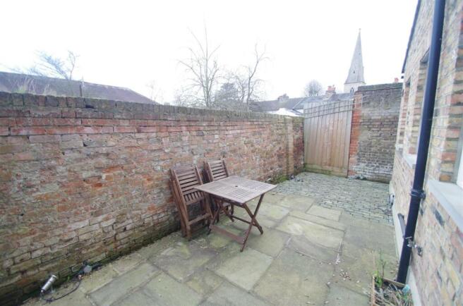 REAR GARDEN/COURTYARD