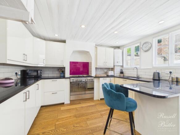 CAM01995G0-PR0436-STILL006