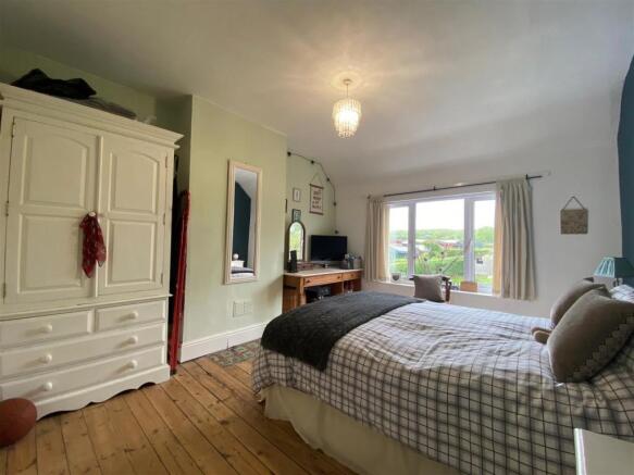 Bed 1 4.jpg