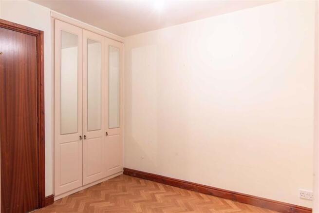 BEDROOM / DRESSING ROOM