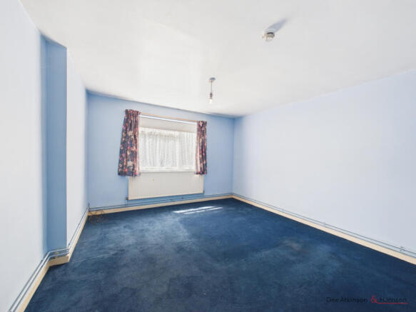4 bed Apartment for sale Image 6