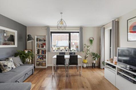 Beauchamp Road,
Clapham Junction, SW11