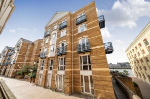 Flat 4, Windsor Court, Rotherhithe Street, London SE16 5SJ