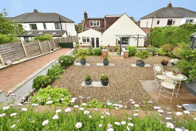 4 bed Detached for sale Image 6