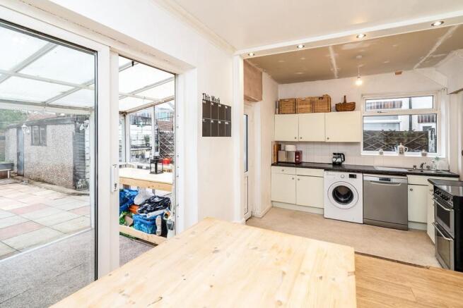 Kitchen / Dining Roo