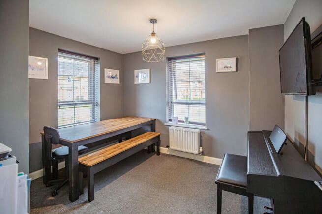 4 bed Detached for sale Image 7