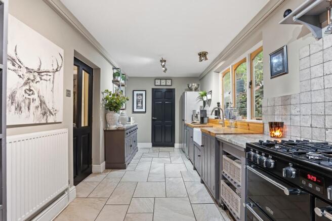 4 bed Detached for sale Image 11