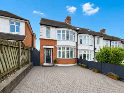 Wardown Crescent, Luton, Bedfordshire, LU2 7JS