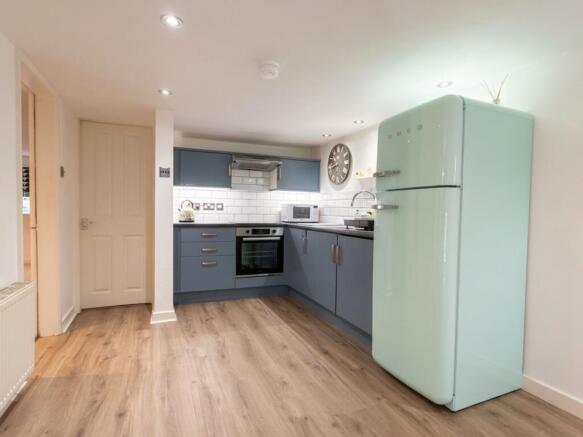 2 bed Flat for sale Image 11