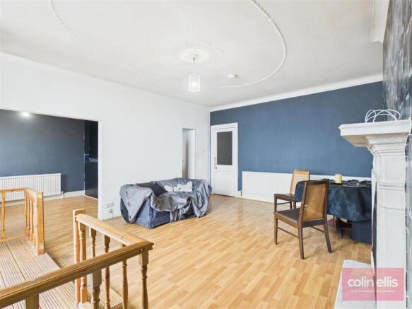 2 bed Flat for sale Image 5