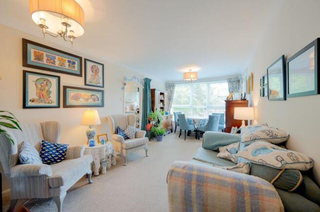 SITTING ROOM/DINING AND FITTED KITCHEN