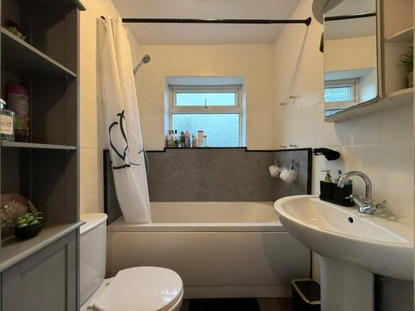 3 bed Semi-Detached for sale Image 7