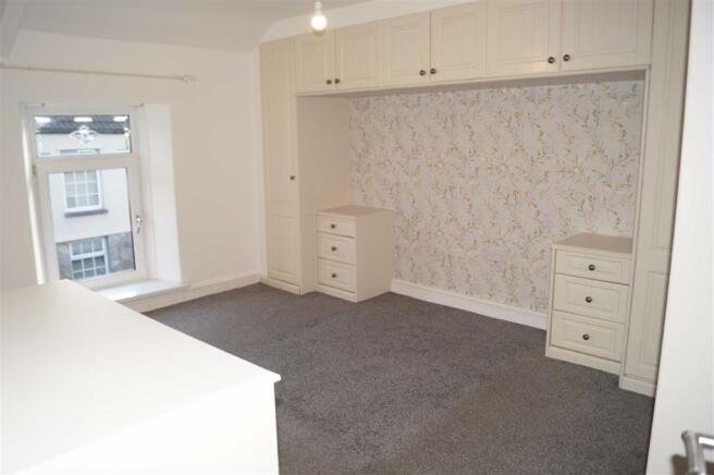 BEDROOM 1 (FRONT)