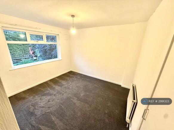 3 bed Semi-Detached to rent Image 11