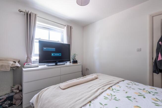 2 bed Flat for sale Image 11