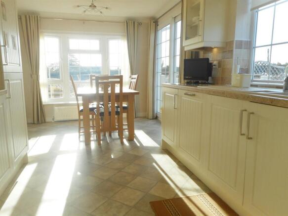 2 bed Park Home for sale Image 5