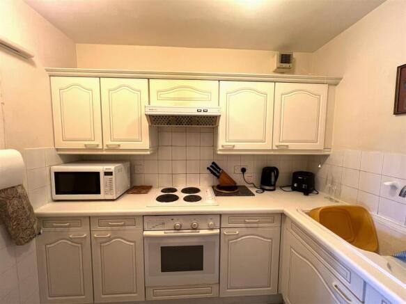 kitchen 1.JPG
