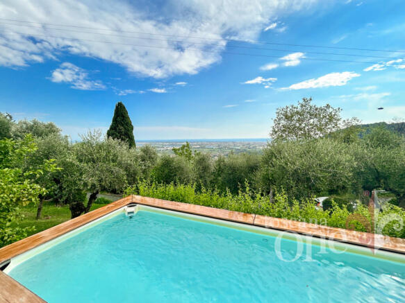 VILLA TOSCA-1.jpg