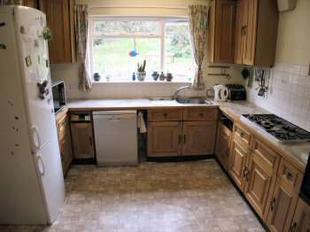 KITCHEN 10'8 x 10'