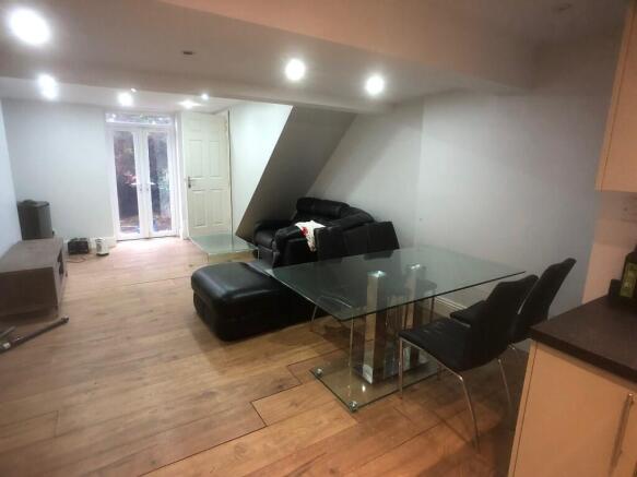 4 bed End of Terrace to rent Image 4