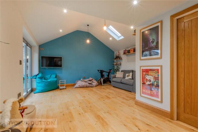 4 bed Semi-Detached for sale Image 11