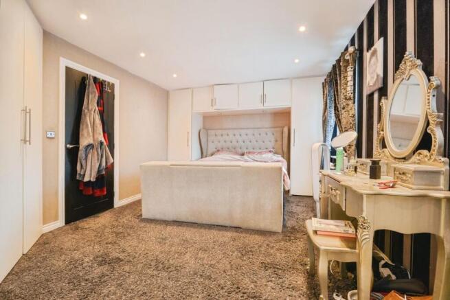 3 bed Terraced for sale Image 10