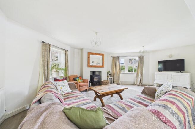 5 bed Semi-Detached for sale Image 4