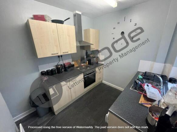 2 bed Terraced to rent Image 4