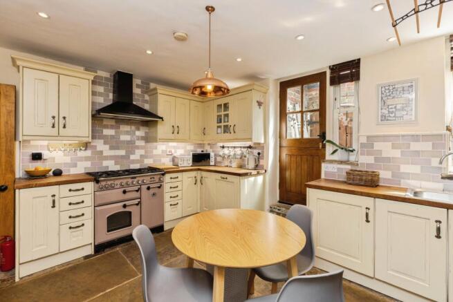 4 bed Detached for sale Image 6