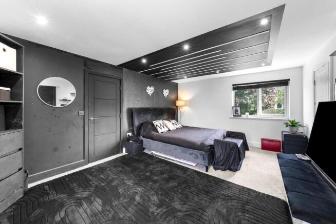 7 bed Detached for sale Image 7