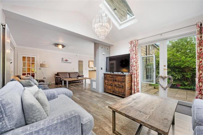 5 bed Detached for sale Image 5