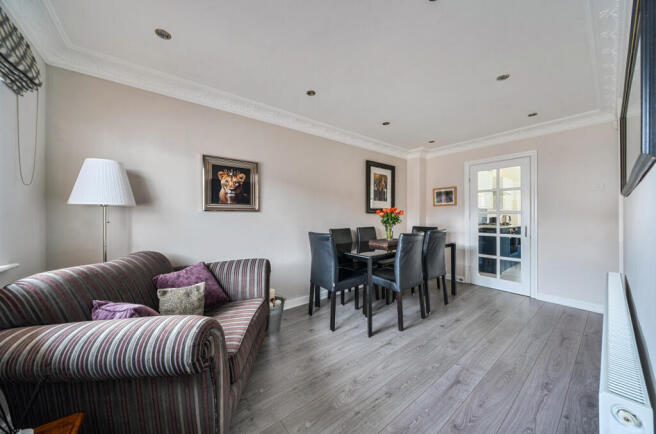 1418732-4-699d785...