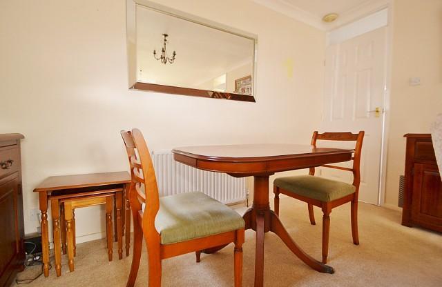 Sitting / Dining Roo