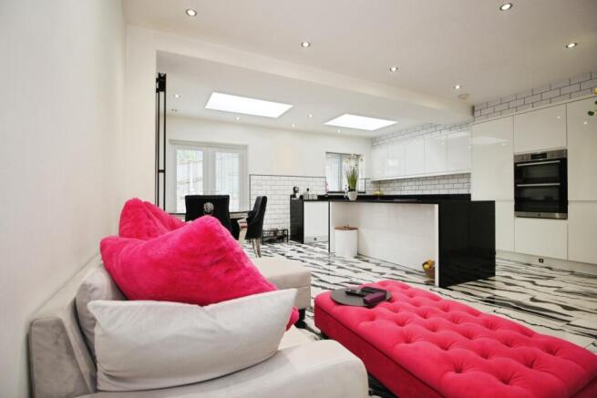 3 bed Semi-Detached for sale Image 6