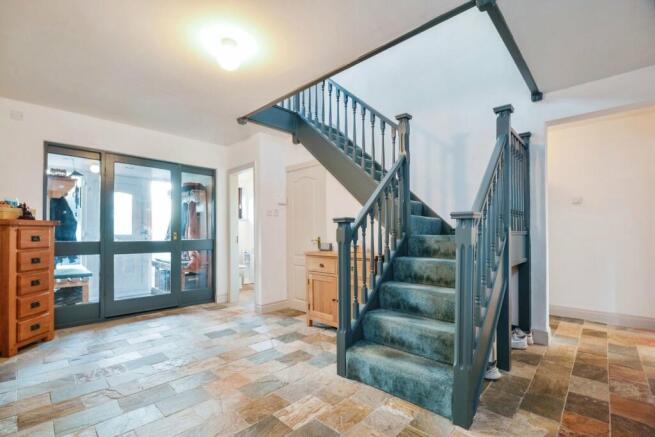 4 bed Detached for sale Image 9