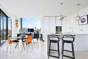 14, Hanover House, Crown Square, London SE1 2SE