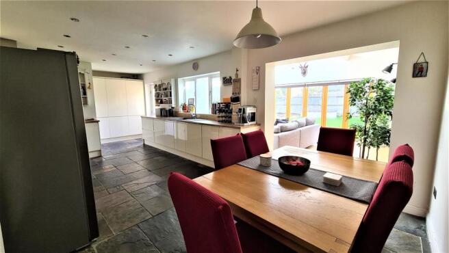 Kitchen/Breakfast Room