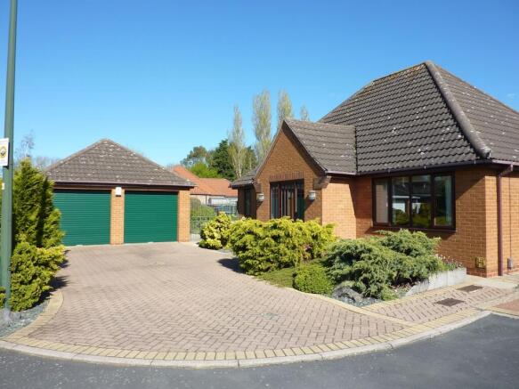 3-bed detached on Beckhythe Close, Grimsby, DN33, £395,000