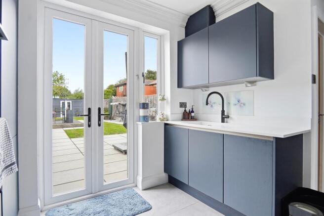 4 bed Semi-Detached for sale Image 5
