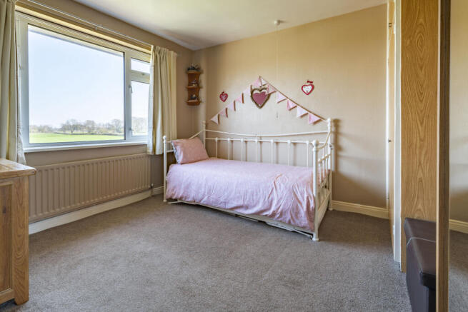 4 bed Detached for sale Image 9