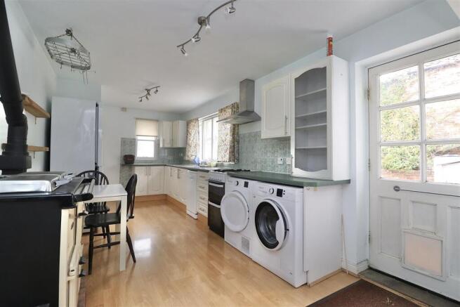 5 bed Semi-Detached for sale Image 5