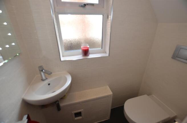 Guest Cloak Room/WC