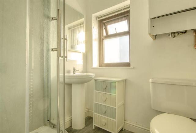 3 bed Terraced to rent Image 8