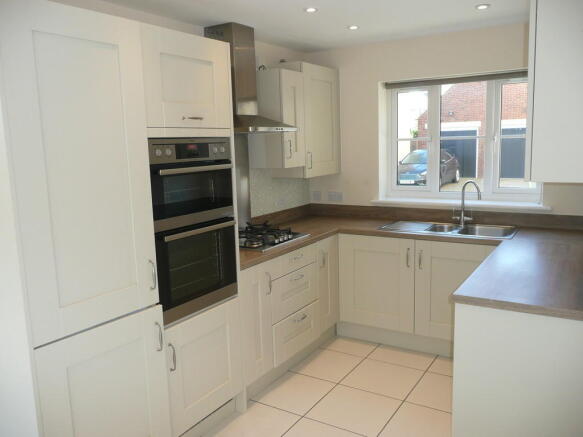 Fully Fitted Kitc...