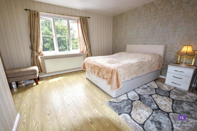 MAIN BEDROOM