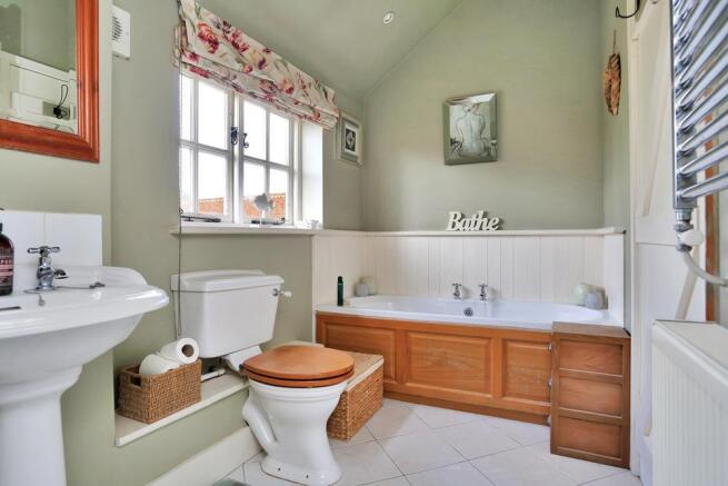 BATH/SHOWER ROOM