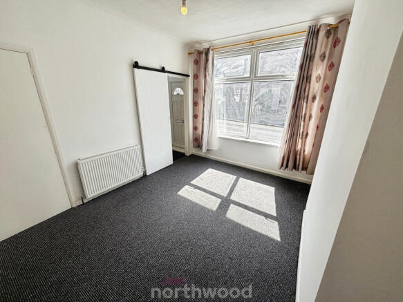 2 bed Terraced to rent Image 7