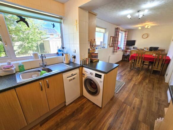4 bed Semi-Detached for sale Image 7