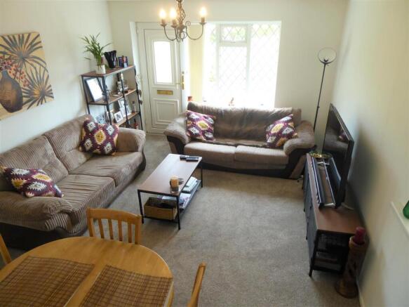2 bed End of Terrace to rent Image 4